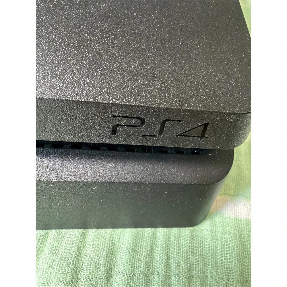 Sony PS4 Slim 1 TB w/ Controller & 6 Games PlayStation Play Station